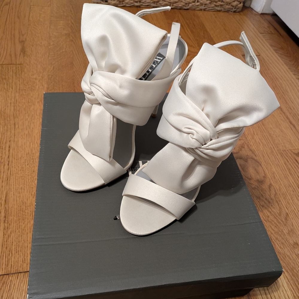 Vera Wang White Women's Heel